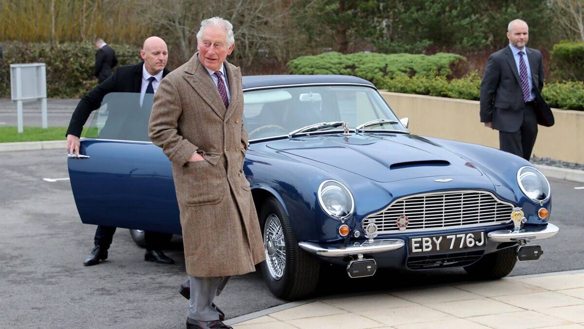 El Aston Martin del Rey Carlos funciona con queso y vino