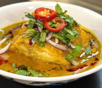 Así se prepara el curry amarillo de pescado de Kitchen 154