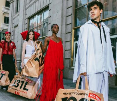 Así fue el desfile de KFC en plena Gran Vía con el actor Óscar Casas