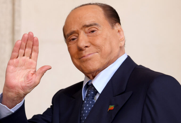 Así es ‘Maximilian’, el bar donde Berlusconi comió su último polo de naranja