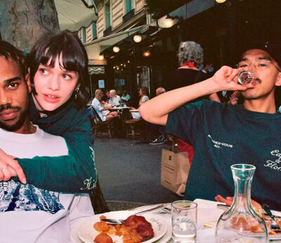 Cómo Café de Flore se convirtió en una institución parisina de la moda y del arte