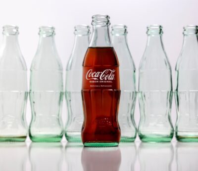 Economía.- Coca-Cola Europacific Partners prevé transformar 10.000 clientes de hostelería para que solo tengan vidrio