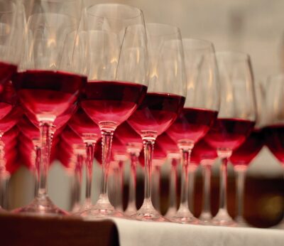 Economía.- Bruselas adopta medidas excepcionales para remediar desequilibrios en el mercado del vino, como pidió España