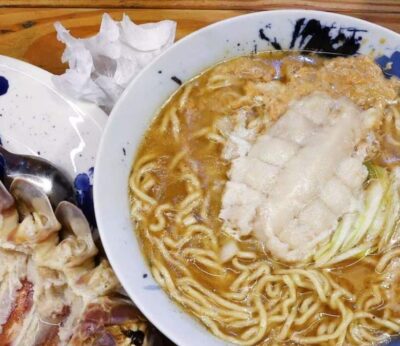 Este es el ramen con un «gusano» gigante que triunfa en Taiwan. ¿Te lo comerías?