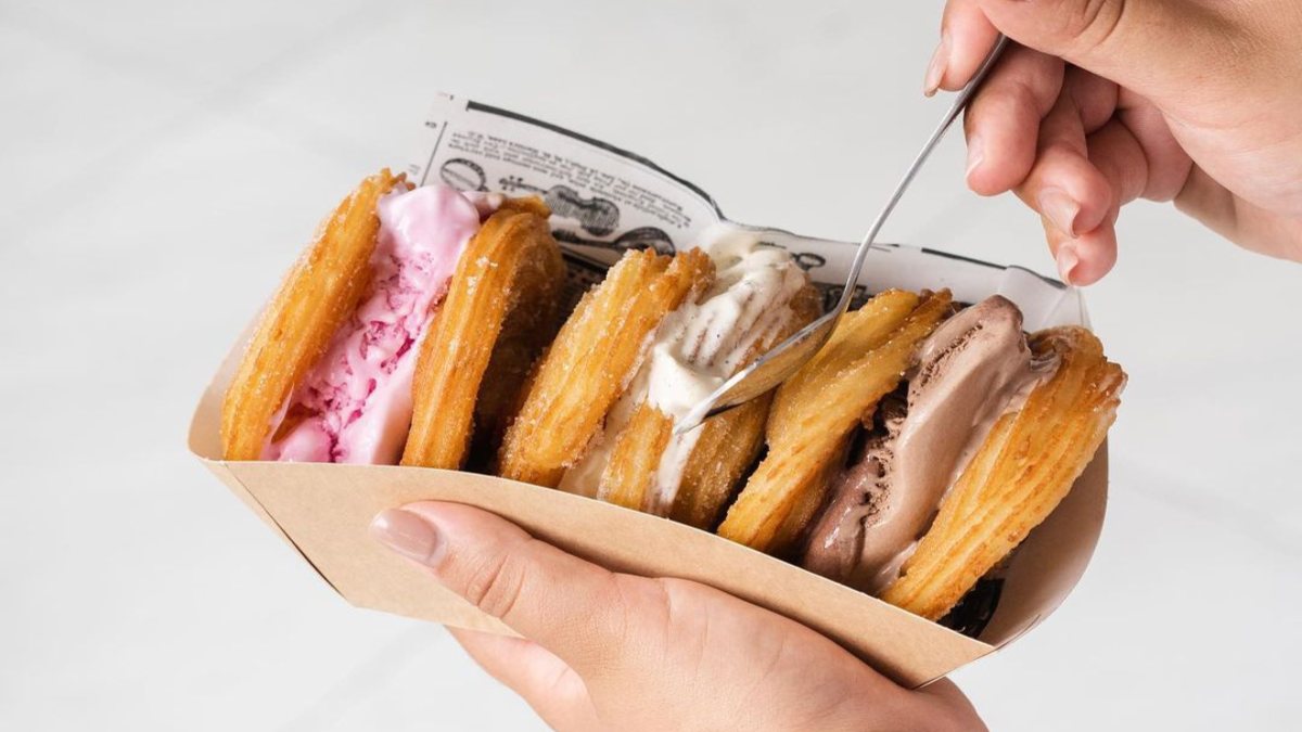 The churro sandwich with ice cream that is a hit in Las Palmas