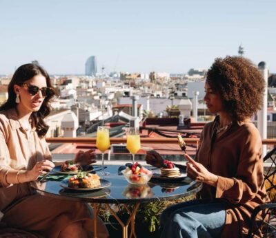 Brunch y afterwork: estos son los planes de verano de la Terraza de Vivi en el hotel Kimpton Vividora