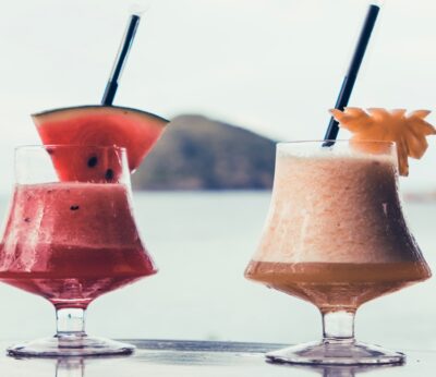 Cómo preparar un cóctel piña colada con sandía, la receta más refrescante del verano