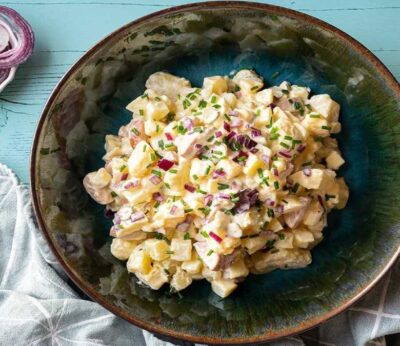 Receta de ensalada alemana, una opción fácil para este verano