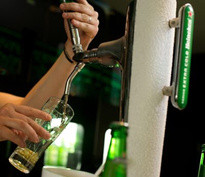 Economía/Bolsa.- Heineken cae casi un 7% en la Bolsa de Ámsterdam tras no cumplir previsiones en el primer semestre