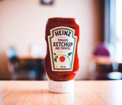 Heinz aclara en Twitter cuál es la forma correcta de guardar el kétchup