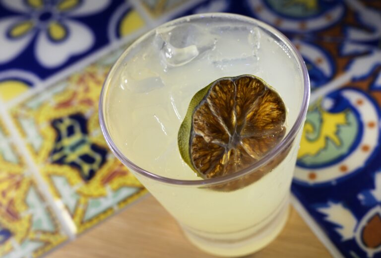 El desconocido peligro de hacer un cocktail Margarita en casa