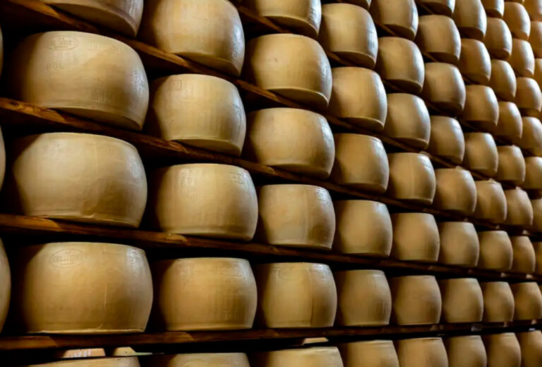 ¿Por qué Parmigiano Reggiano está colocando microchips en sus quesos?