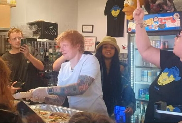 Ed Sheeran sorprendió a sus fans sirviendo perritos calientes en ‘Wieners Circle’