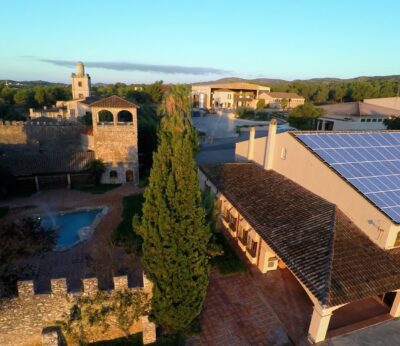 Economía.- Endesa X instala 1.346 placas solares en la cava de Jaume Serra en Vilanova i la Geltrú (Barcelona)