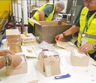 Economía.- Requisados en Barajas 145.000 puros que se querían exportar ilegalmente, valorados en 3 millones