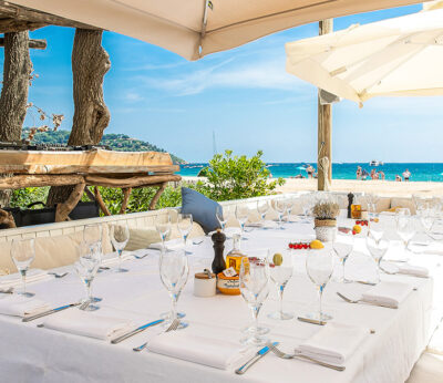 Restaurantes de Saint-Tropez exigen a los comensales un gasto mínimo de 5.000 € para conseguir una reserva