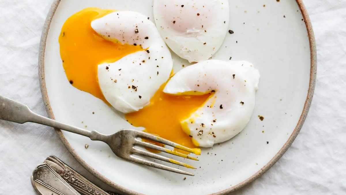Cómo hacer un huevo poché en microondas - Receta fácil, rápida y deliciosa  para preparar huevos