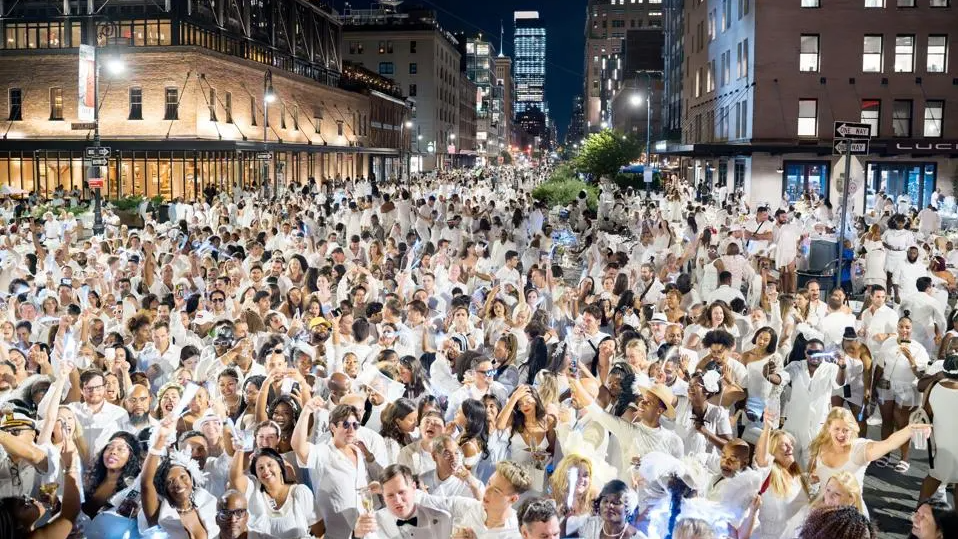 Dîner en Blanc: the dinner that has covered New York in white