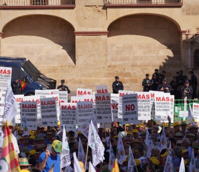 Economía.- Unos 6.000 agricultores y ganaderos se concentran en Córdoba ante los ministros de Agricultura