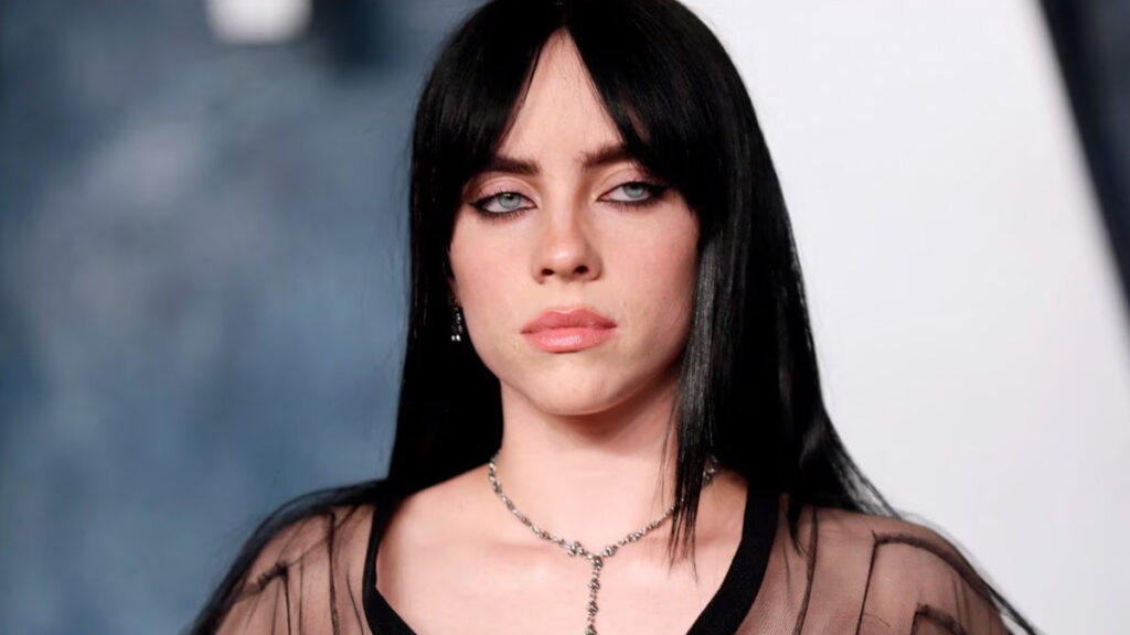 Billie Eilish opens the doors to her chaotic refrigerator - Tapas