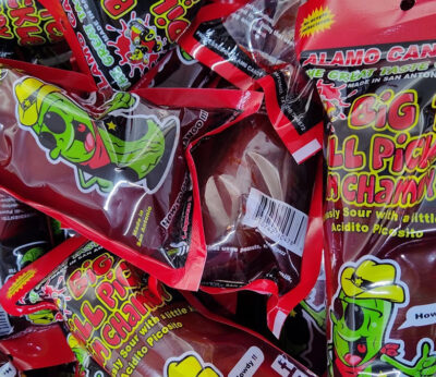 La fiebre de los pepinillos continúa con los ‘Chamoy Pickles’ rojos