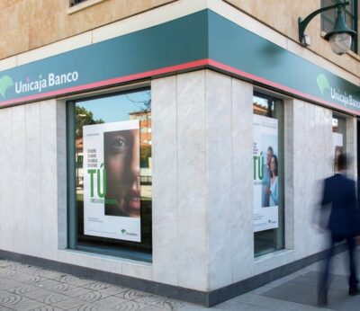 Economía.- Unicaja Banco ofrece a agricultores y ganaderos nuevos seguros para explotaciones y producciones