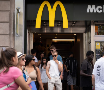 Economía.- (AMP) McDonald’s gana 2.188,5 millones en tercer trimestre (+16,9%) y eleva un 50% beneficio hasta septiembre