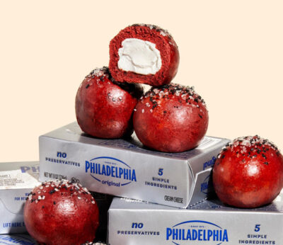 Milk Bar x Philadelphia colisionan en unas mini-bombas de red velvet y queso crema
