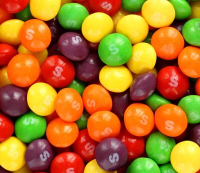 No, California no ha prohibido los Skittles: esto es lo que ocurre realmente