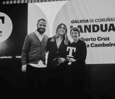 Tapas Vídeo | Carolina Iglesias entrega la T de Oro de Galicia a Alberto Cruz y María Cambeiro (Landúa)