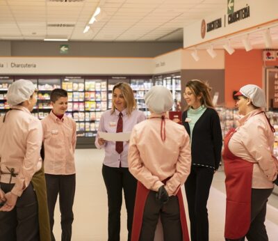 Economía.- Consum implanta la semana laboral de cinco días para la plantilla de todos sus supermercados