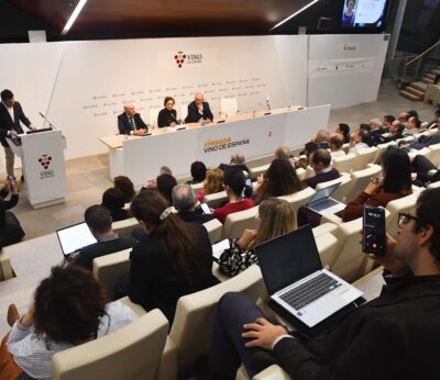 Economía.- El sector vitivinícola español eleva la población en los pequeños municipios un 36% en 20 años