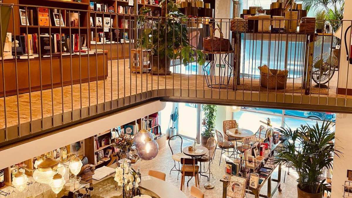 Librería especializada en libros interesantes, diferentes