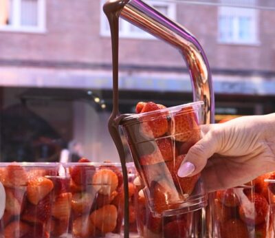 Dónde probar las fresas más virales de Madrid