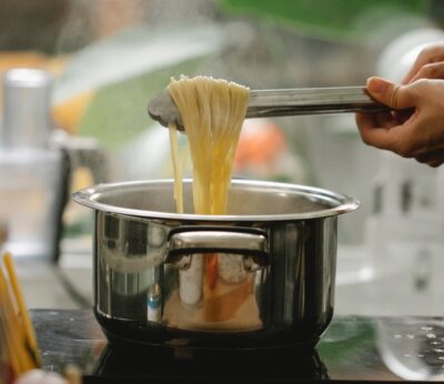 El truco viral para cocinar pasta en 1 minuto, que tiene truco