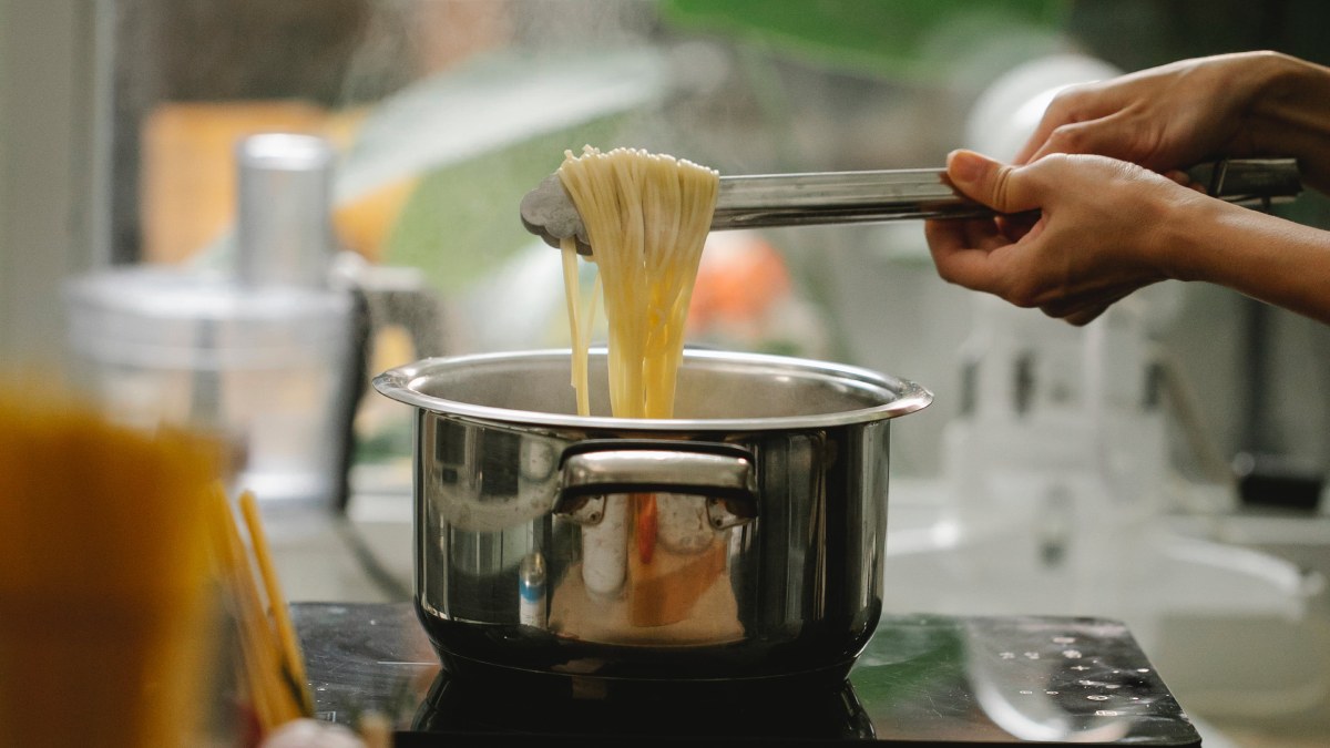 The viral hack to cook pasta in 1 minute, which has a trick