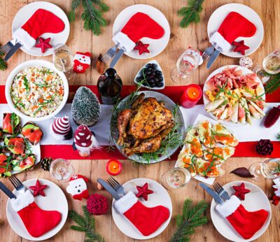 Economía.- El 50% de los españoles celebrará estas Navidades entre una y tres comidas o cenas con amigos y familiares