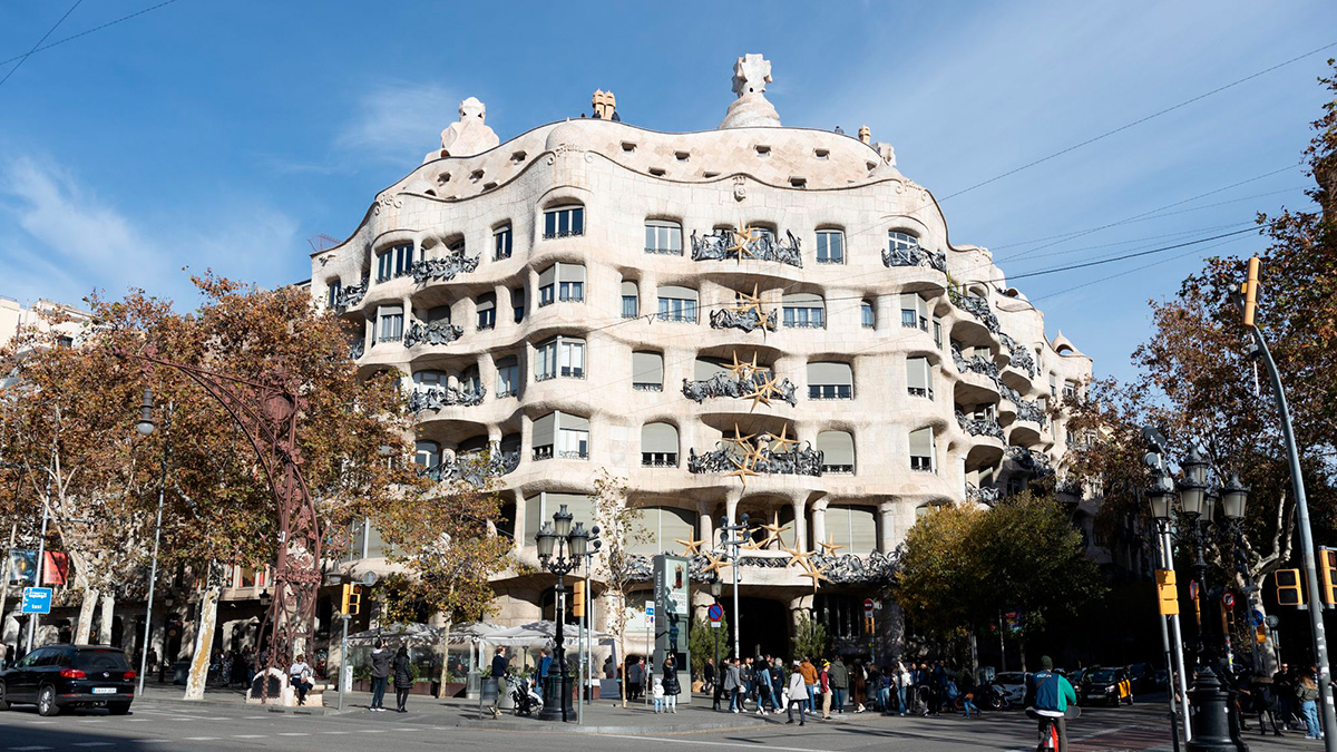 Passeig de Gràcia is 200 years old: what to do and eat on this emblematic Barcelona street