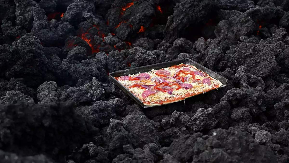 Pizzas baked in a Guatemalan volcano
