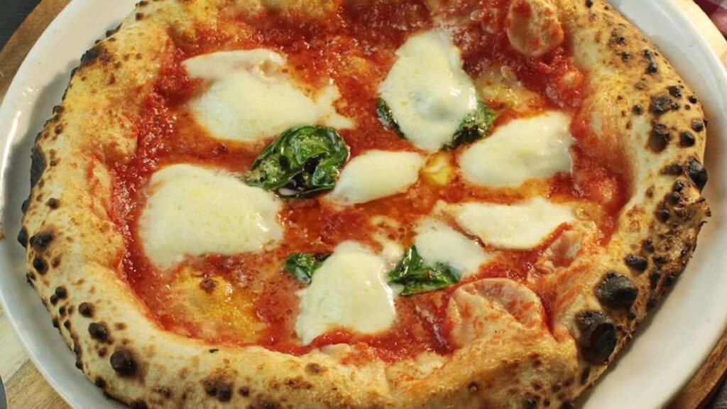 La pizza napolitana está en el cuarto puesto de los mejores platos del mundo