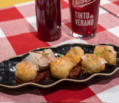 Las mejores patatas bravas (tradicionales y creativas) se sirven en Madrid y Valencia