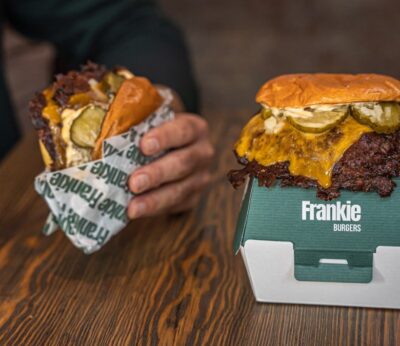 Frankie Burgers, la 3ª mejor hamburguesa de España, lanza también su formato ‘smash burger’