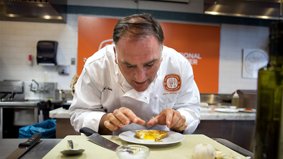 This is José Andrés’ hot spatula technique to create the perfect fried egg