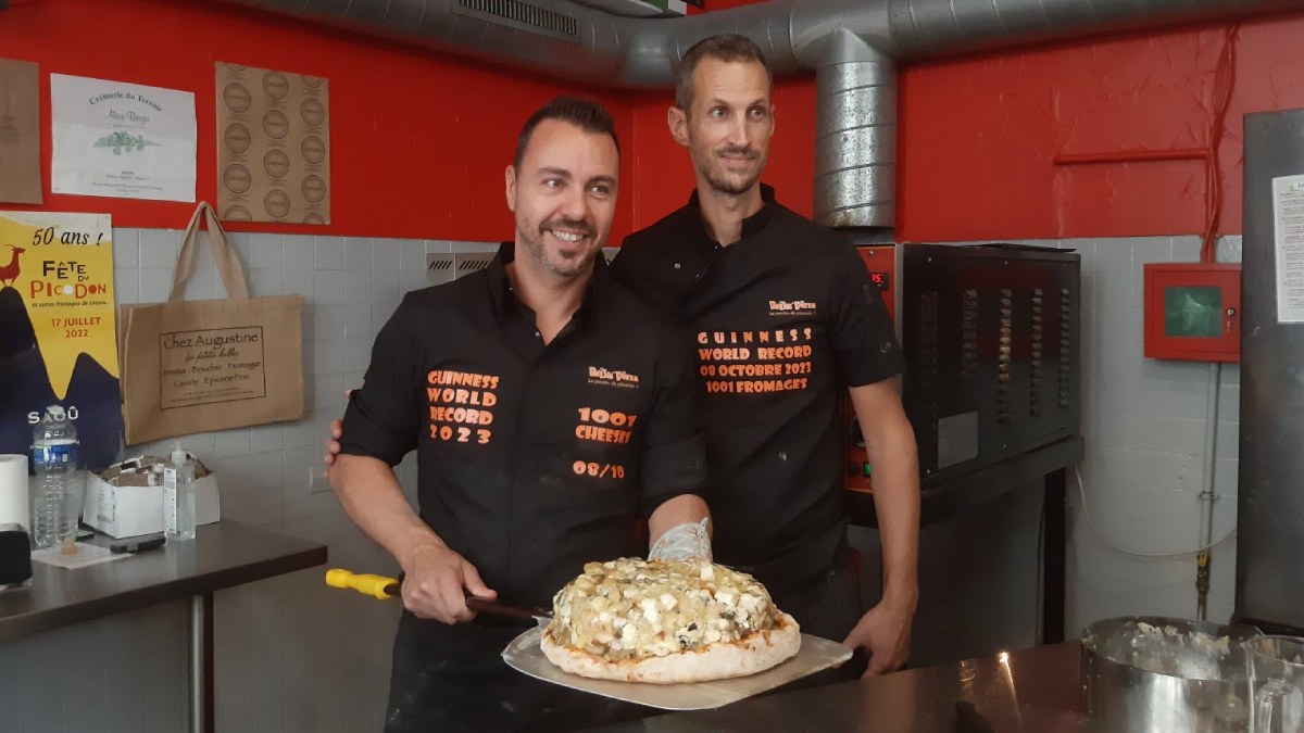 The pizza of a thousand and one cheeses: this is the Guinness record for the number of varieties of cheese on a single pizza