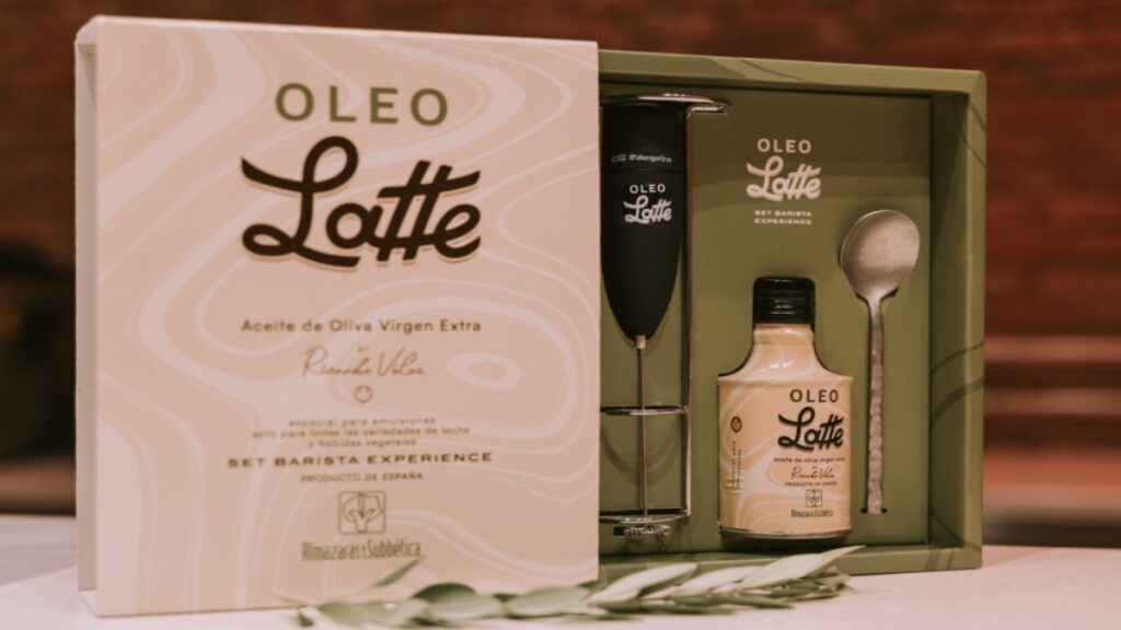 Oleo Latte es el aceite de oliva virgen extra diseñado para emulsionar la leche para el café.