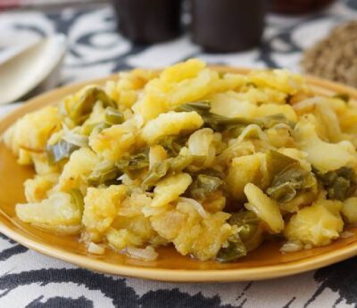 Cómo preparar patatas a lo pobre, una receta de la abuela muy sencilla