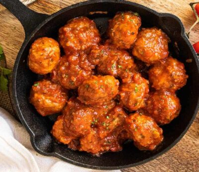 Cómo preparar albóndigas en salsa de tomate, una receta casera que nunca pasa de moda