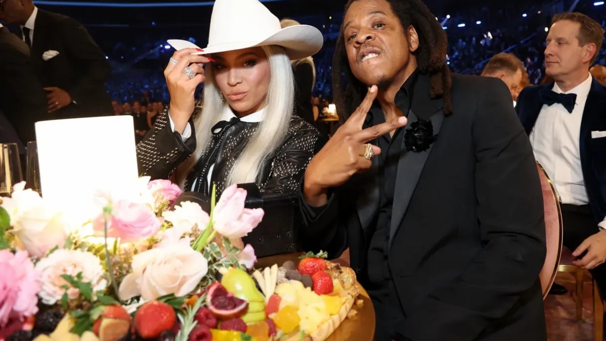 The impressive cheese and fruit boards served at the Grammys