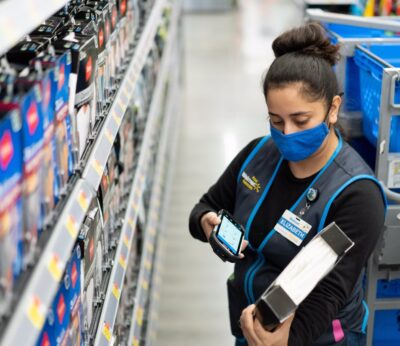 Economía.- Walmart gana un 32,8% más en su año fiscal y aumentará un 9% el dividendo, la mayor subida en una década