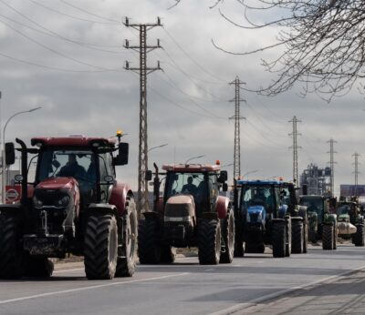 Economía.- Unió de Pagesos convoca tractoradas desde el martes en Girona y Lleida